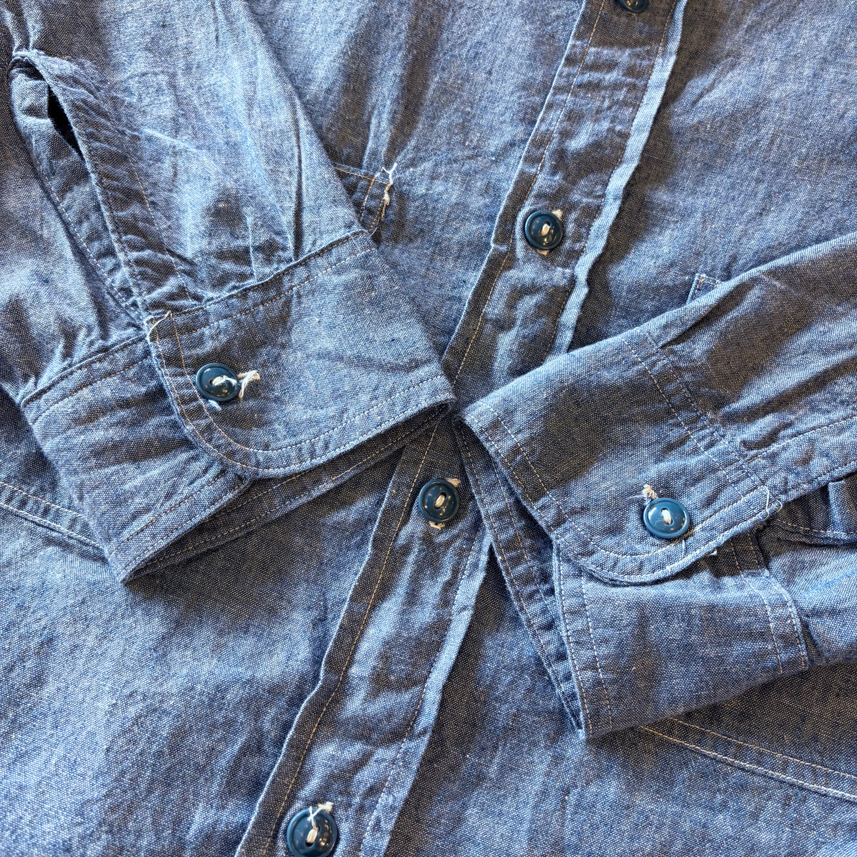 early 50's U.S.N. chambray shirt (mint condition)