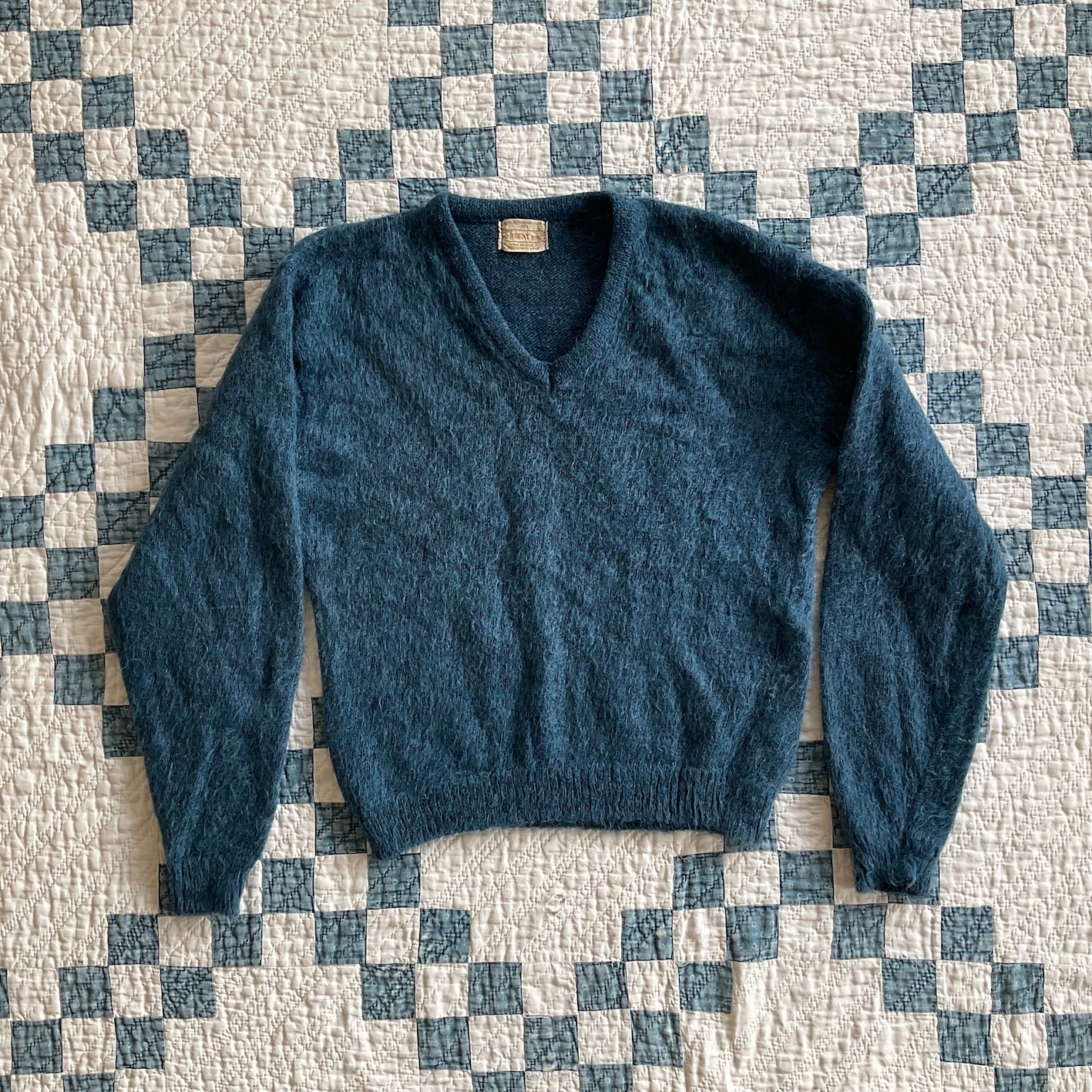 60's Brent mohair V-neck sweater (mint condition)