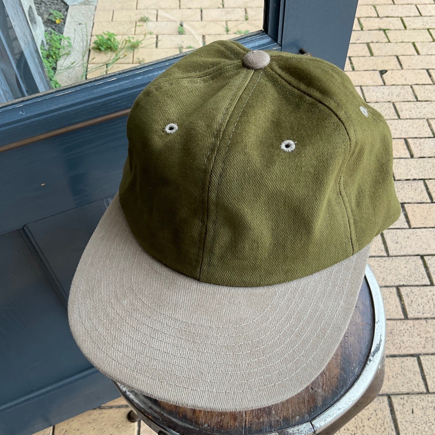 N.O.S. 90's~ Yupoong snapback cap olive/ beige
