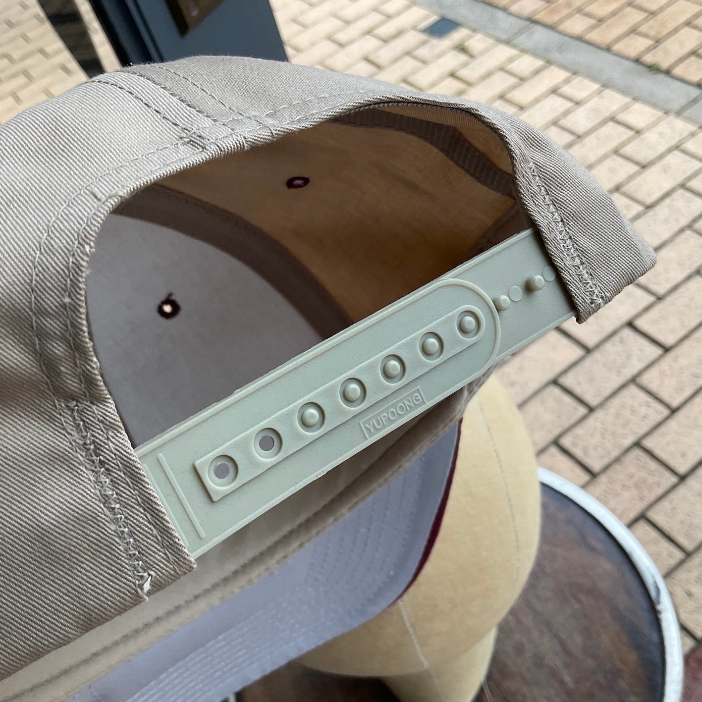 N.O.S. 90's~ Yupoong snapback cap beige/ maroon