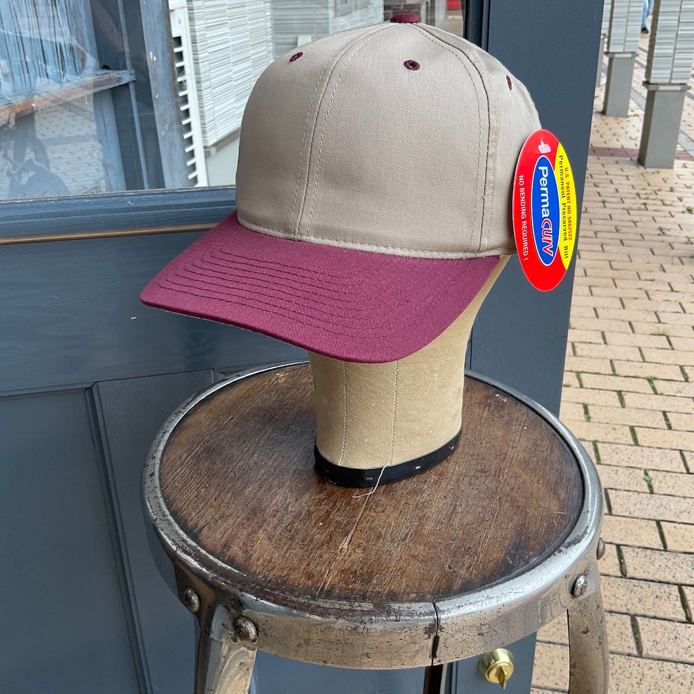 N.O.S. 90's~ Yupoong snapback cap beige/ maroon