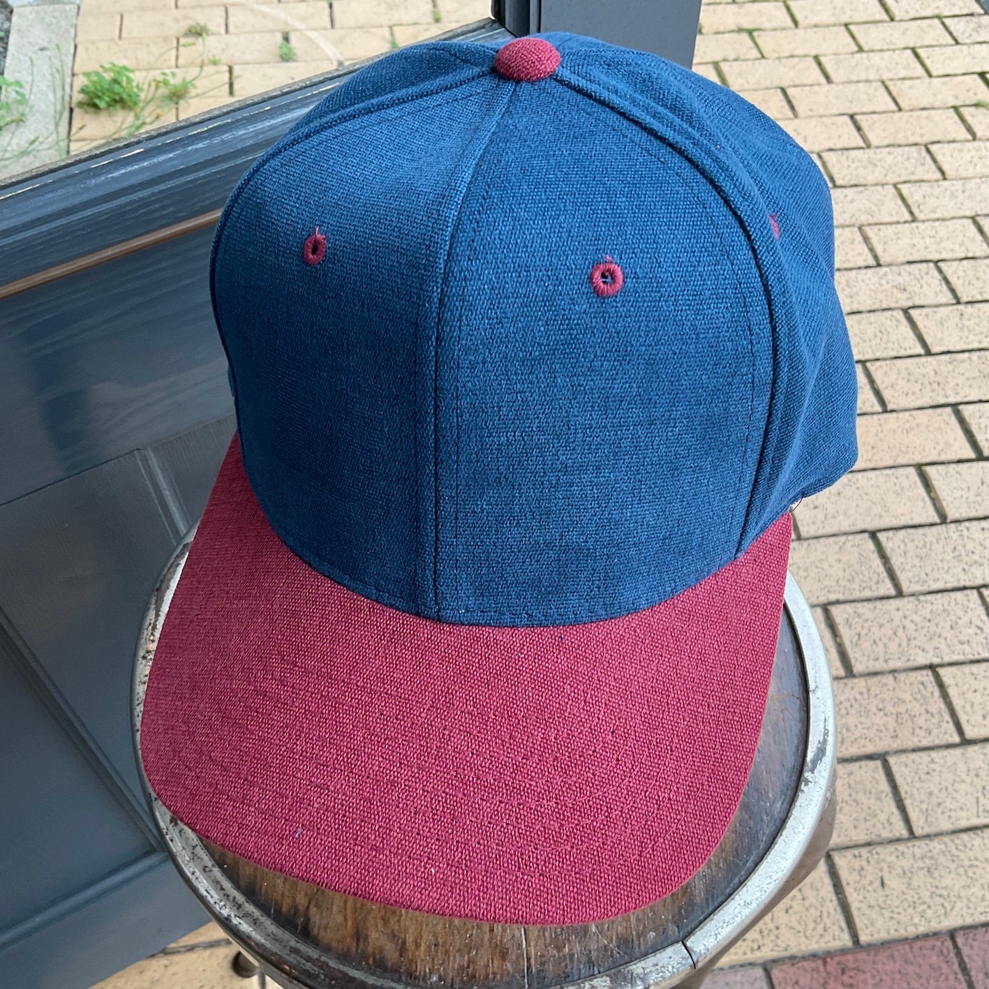 N.O.S. 90’s~ Yupoong leatherback cap navy/ maroon