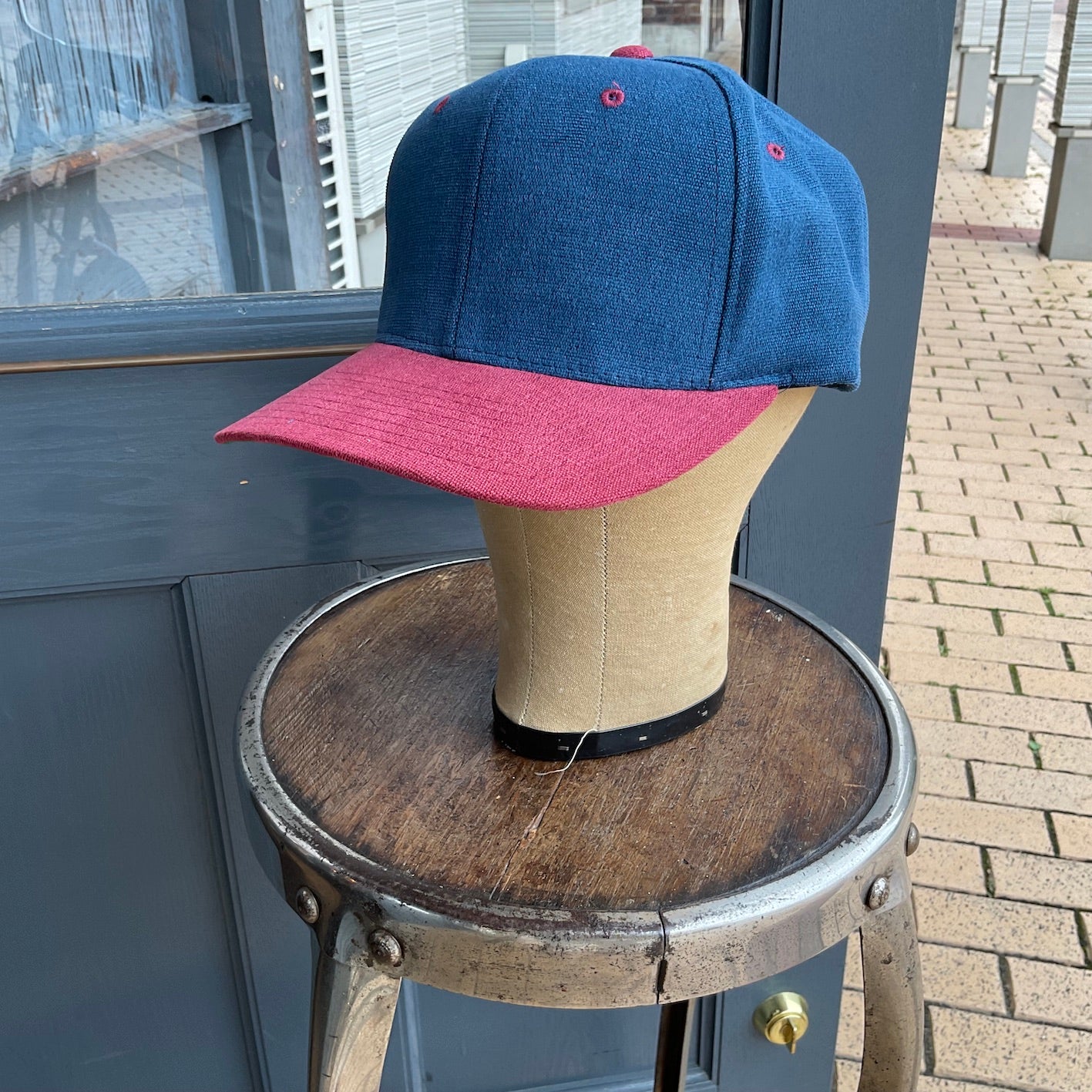 N.O.S. 90’s~ Yupoong leatherback cap navy/ maroon