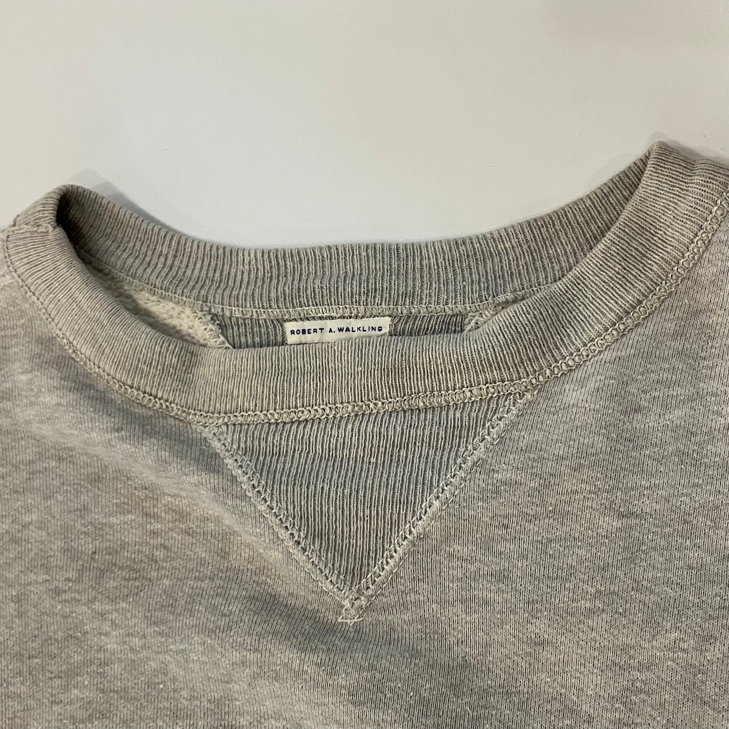 40's double-V sweat shirt (good size good condition)