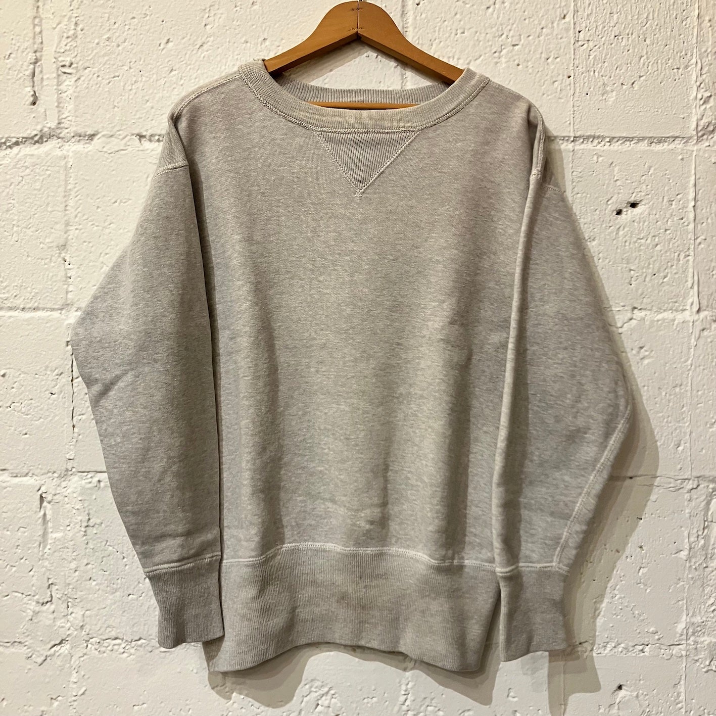 40's double-V sweat shirt (good size good condition)